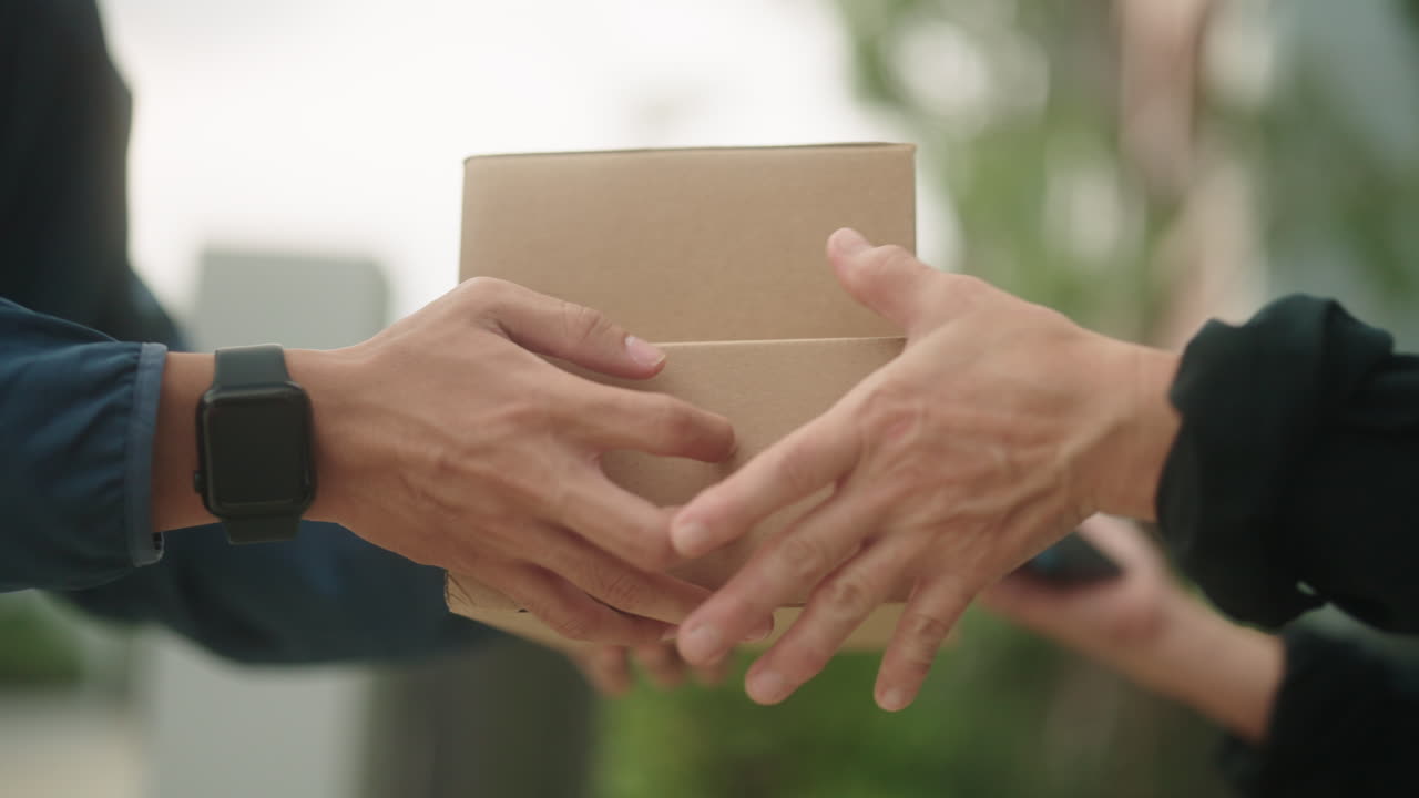 Shipping parcel services in Crete